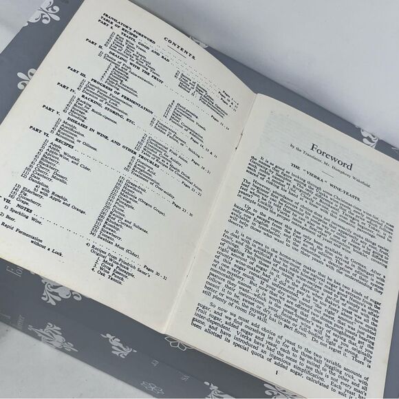 Yellow 'Vierka' Wine Book - Picture 7 of 8